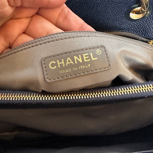 Chanel Grand Chain Blue Shopping Tote - Picture 2 of 6
